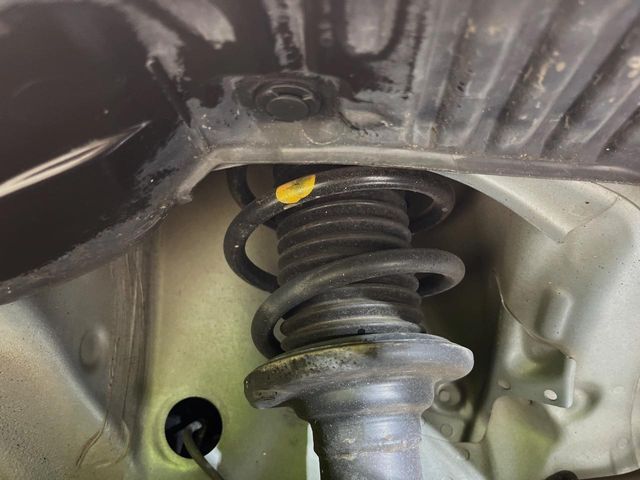 お車を安心してお乗りいただく為には、足回りの定期点検が欠かせません。サービスサポート（有償保証）では無料点検もご提供しており、安心のカーライフをお過ごしいただけるサポート体制が整っています。