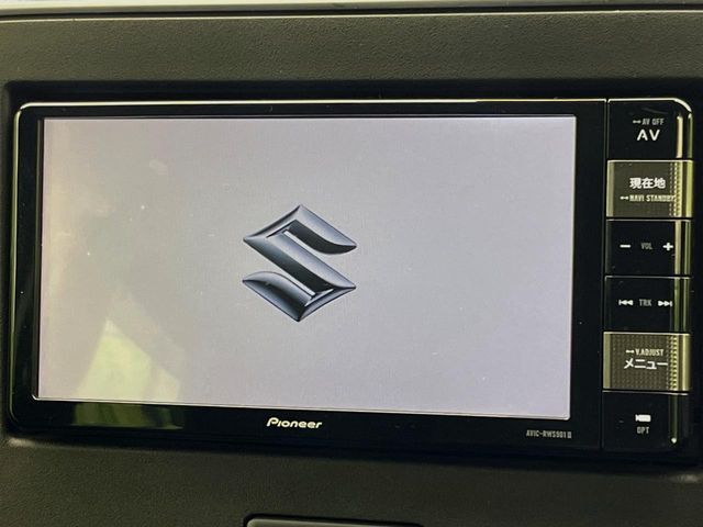 【純正ナビ】人気の純正ナビを装備。オーディオ機能も充実しており、Bluetooth接続すればお持ちのスマホやMP3プレイヤーの音楽を再生可能！毎日の運転がさらに楽しくなります！！