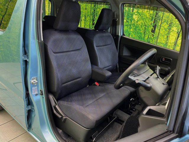 運転席シート廻りは使用感も少なく、良好な状態となっています。丁寧に使われていたことがよくわかりますね。