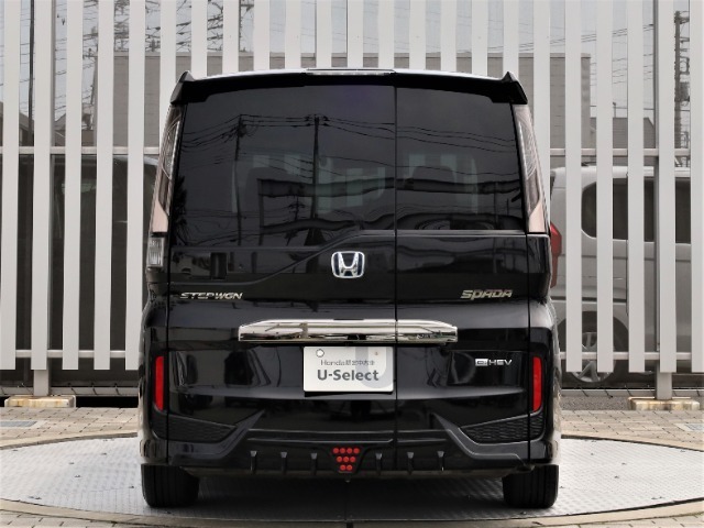 当店は、『安心して選べる中古車を。乗ってからも、安心が続く中古車を。』モットーにHONDA認定中古車を販売させていただいております。