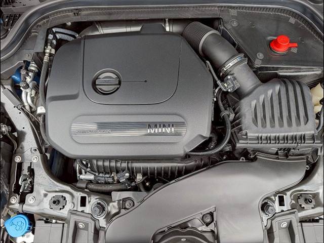 有償の修理保証「GS　WARRANTY」　をご用意。初年度登録13年未満10万km以下の輸入車まで加入でき、保証範囲も広く、輸入車238種類，無料ロードサービスも付いています。