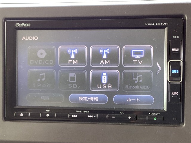 ナビゲーションはギャザズメモリーナビVXM-184VFiが装着されております。AM、FM、CD、DVD再生、音楽録音再生、Bluetoothオーディオがご使用いただけます。