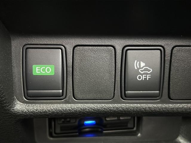 【車両接近通報装置】低速でモーターによる走行をしている時に、歩行者にクルマの接近を知らせ、注意を促します！一時停止スイッチでON/OFFの切り替えが可能です！