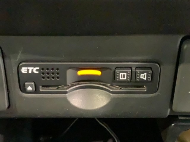 いまや快適なカーライフに欠かせないETCが付いています。