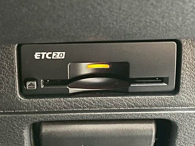 【ビルトインETC】で高速道路もスムーズに乗り降り可能で、ご納車直後からの遠距離ドライブも可能です。