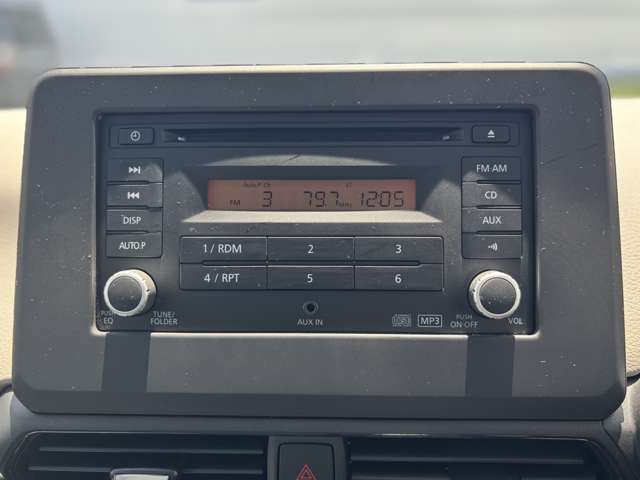 CDプレイヤー付き！好きな音楽を聴いたり、ラジオを聴いたりできるので、移動も退屈無く、お過ごし頂けますよ！