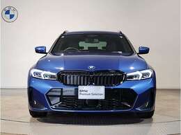 【キドニーグリル】BMWは約90年もの間、ほぼ全ての車両にひと目でBMWだと分かるこの特徴的なフロントグリルが備えられ、デザイン・アイコンとして親しまれてきました。