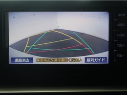 車庫入れなどでバックする際に後方確認ができて便利です。駐車時の頼もしい味方です！