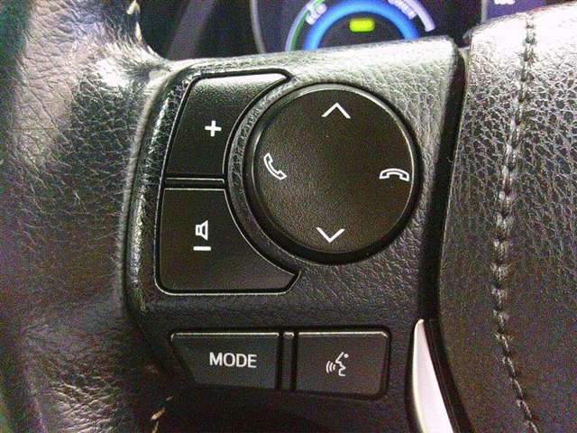 ステアリングスイッチ付！運転中も目線を動かす事無く音量等の操作可能！