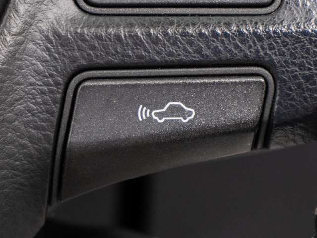 衝突回避支援型プリクラッシュセーフティシステム　前方に出現した障害物に対し警報を発し、ドライバーに警告。同時にブレーキアシストにより衝突回避と速度を軽減します。