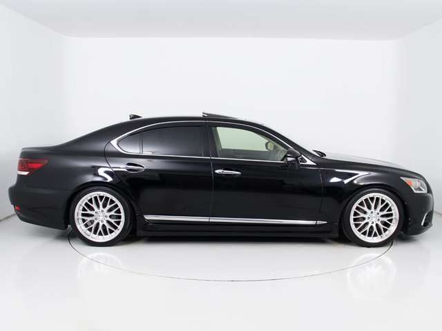 社外アルミホイール取付・スピンドルエアロ取付・各メーカーエアロ取付・車高調・ローダウン・ライトカスタム・スモークフィルム施工OK！お気軽にご相談下さい！