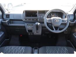 前席全体　目線も高く広い視界で安心して運転することができますね！