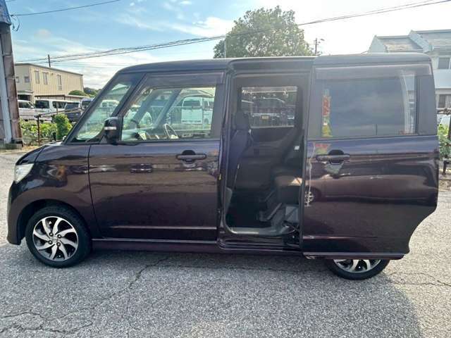 人気のワゴンR/ムーヴ/デイズから、便利なスライドドア付きN-BOX/タント/ルークスなどの軽自動車や3列シートミニバンのセレナ/ステップワゴン/ノア/ヴォクシーを多数取り揃えております。