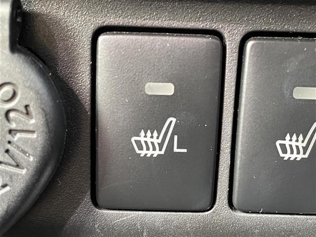 【シートヒーター】寒い日はもちろん、夏の冷房中にも効果を発揮します。長時間座っていると負担のかかりやすい背中や腰、寒い日に冷えやすい脚部に快適なぬくもりを伝えます。