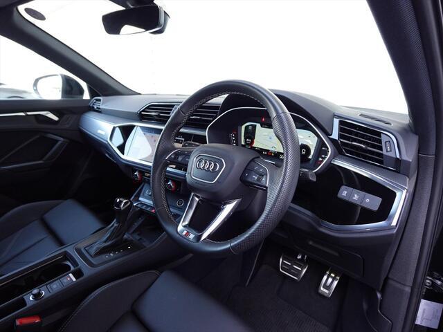 ドアを開けると上質で上品な室内空間が広がり細部までこだわったAudiデザインの良さと物づくりのこだわりを感じて頂けます。