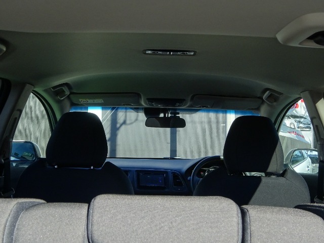 天井も高く、広々とした車内で快適に過ごせます！