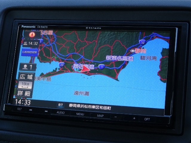 ナビはタッチパネル式で簡単操作。オーディオもCD・DVDどちらも楽しめます。お好きな音楽を聞きながらドライブをお楽しみ下さい。