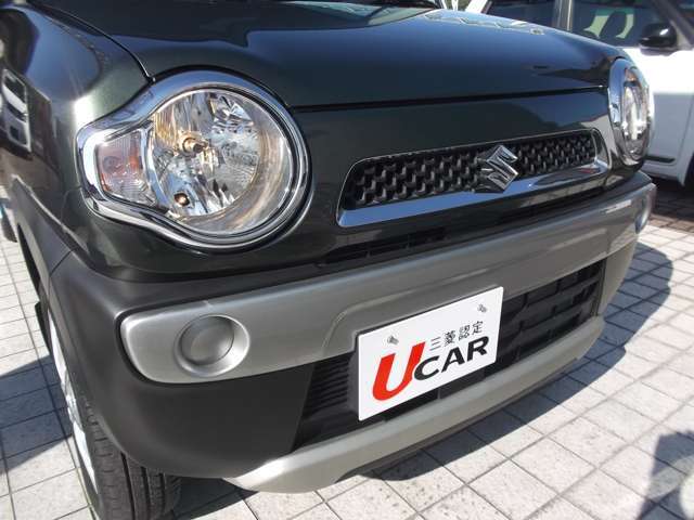 エクステリアは、メッキガーニッシュで周囲を装飾した存在感のあるデザインのヘッドランプを装備☆