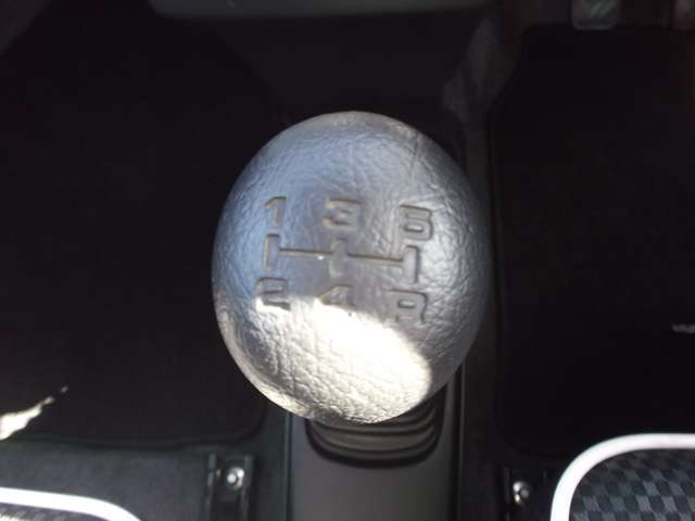 MT車は加速と減速を思い通りに操れて、 どんな操作をすればクルマがどんな動きをするか、分かりやすいです☆