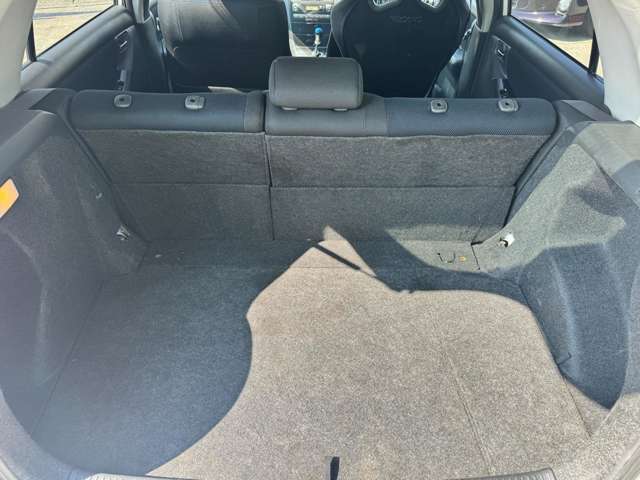 しっかり荷物の積めるラゲッジスペース！