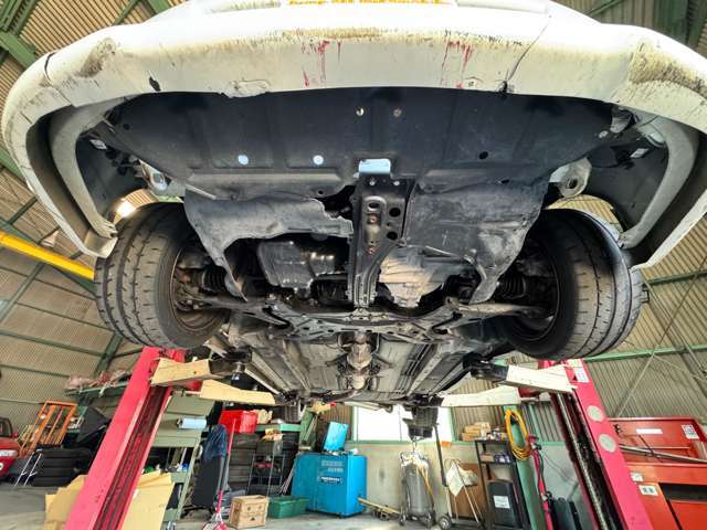 錆はありますが、きれいな下回りだと思います！