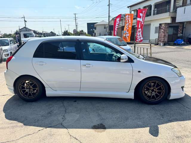 お客様に低価格でおクルマをご提供するため少人数で営業しております。仕入や納車でお店に不在の場合もございますので来店時にはご連絡してからご訪問下さい。