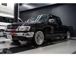 H13年式ハイラックス・エクストラキャブ、ここにしかない1台。ファッション感度の高いあなたに。アパレル関係者やショップオーナーにこそ似合うカスタムカーです。