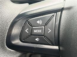 【ステアリングリモコン】運転中でも目線はそのまま、手元のスイッチで安全にオーディオが操作できます。