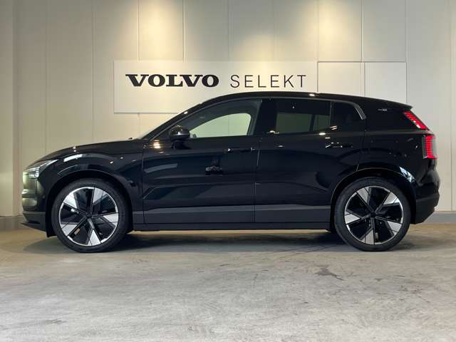 「VOLVO　SELEKT　APPROVED　CAR」は、新車登録より6年未満および走行距離60，000km以内の車両の中からチェックのもと内外装機関において一定の基準をクリアしたボルボ認定中古車です