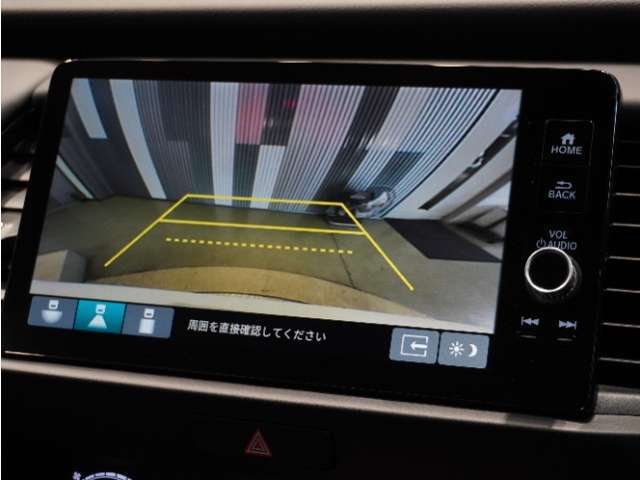 【バックカメラ】後退時も安心。リバース連動で画面が切り替わるのでとっても便利。