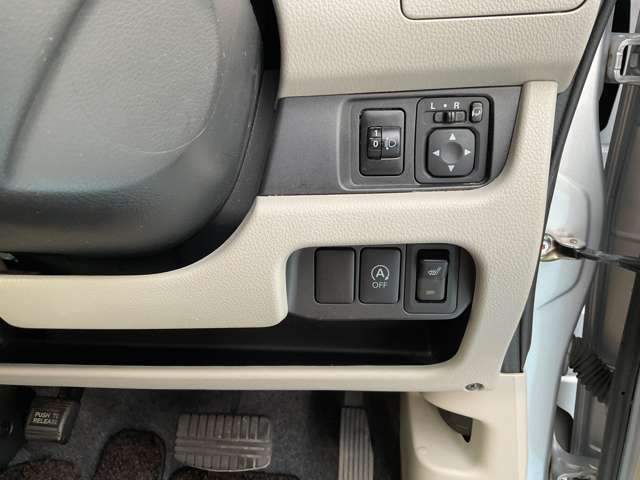 サイドミラーの調整はこちら！さらに運転席にもシートヒーター完備でうれしい♪