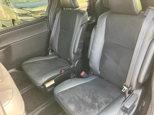 WECARSでは各商談席に大型モニターをご用意しております！見やすい大画面でゆったりと全国の在庫をご覧いただけます！是非ご来店お待ちしております！