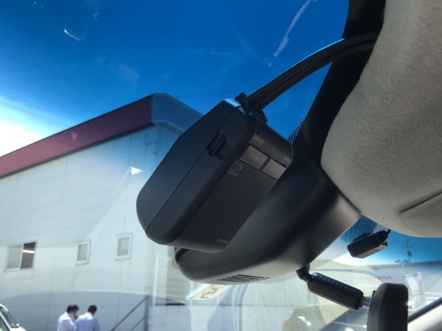 前後ドライブレコーダー装備♪映像と音声を記録してくれるドライブレコーダーは、事故の際に確かな証拠能力を発揮してくれます。