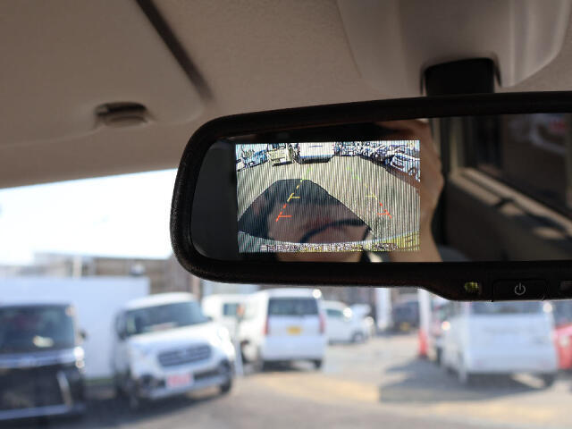 バックカメラ付いています！駐車時の後方確認をサポートしてくれます！