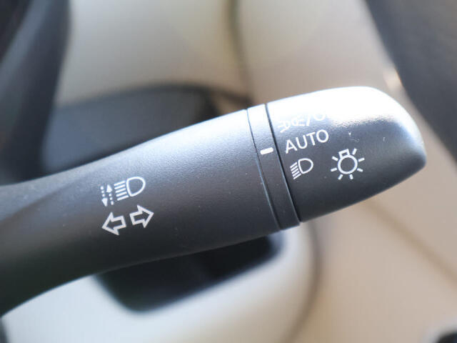 オートライト機能付いています！自動でヘッドライトの点灯と消灯を行ってくれます！