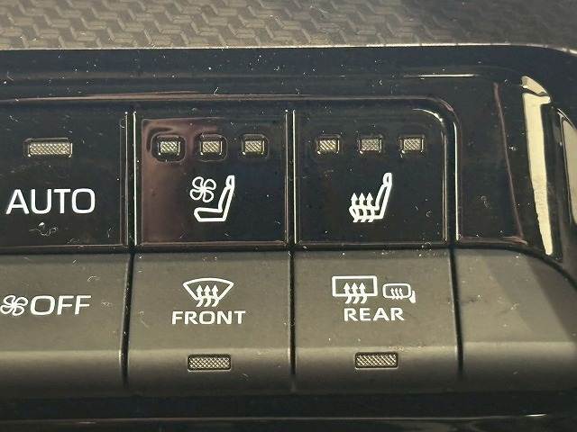 【シートヒーター＆シートクーラー】高級車にふさわしい快適装備で、夏場は座面から涼しい風が、冬場は身体の芯からポカポカになりますね。