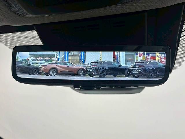【デジタルインナーミラー】を搭載しております。ミラーにより後方確認ができますので、駐車の際などに役立ちます。
