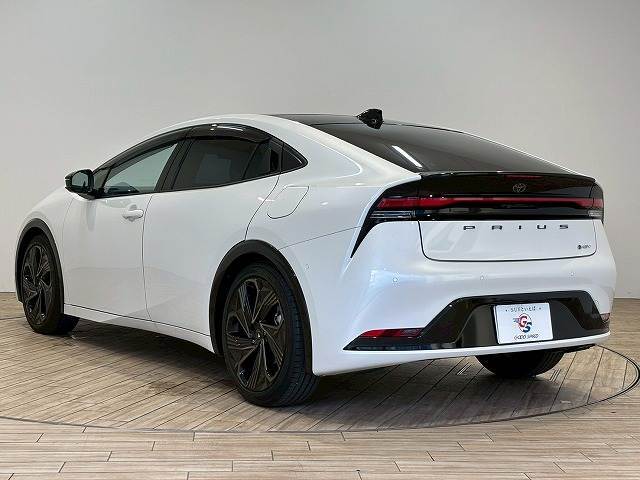 安心したお車をお選び頂けるように、当社では、鑑定車両を展示しております。第三者機関により、お車の品質を提示しております。