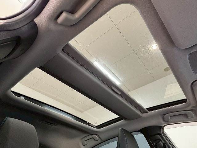 【サンルーフ】人気メーカーオプション。開放感溢れる車内を演出します☆