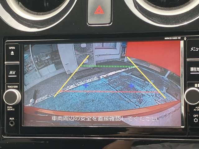 バックモニター付いて車庫入れも安心です。ナビの画面で映りますので、大変見やすいです。運転が苦手な方、初心者の方にも嬉しい機能です。
