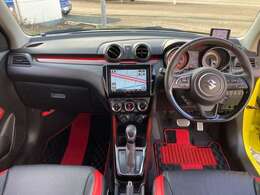 こちらはドライバー目線の画像です。是非、ご来店いただき実際に座ってみてください。運転している感覚がつかめるかと思います。