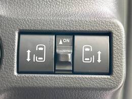 【両側パワースライドドア】スマートキーや運転席のスイッチで後席両側スライドドアの開閉が可能♪電動だから力を入れてドアを開ける必要が無く、小さなお子様でも簡単に開け閉めでき快適です♪
