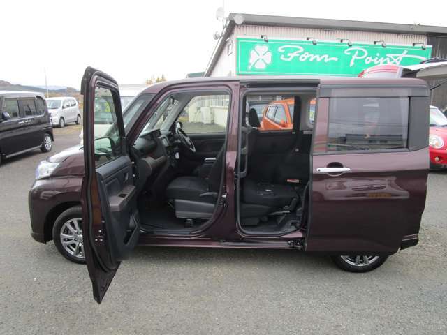 左パワースライドドアで開閉も楽です！