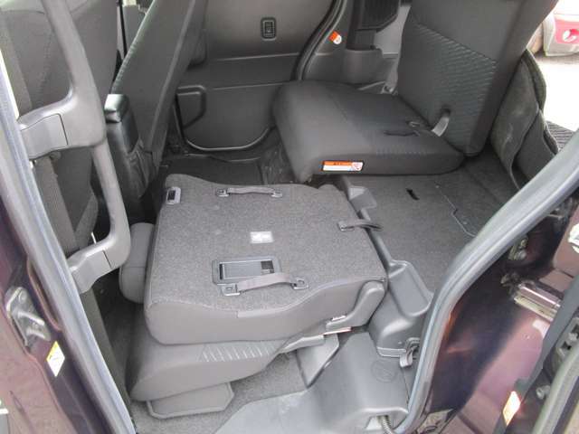 分割可倒式リアシートを倒すと荷物も結構積めます！