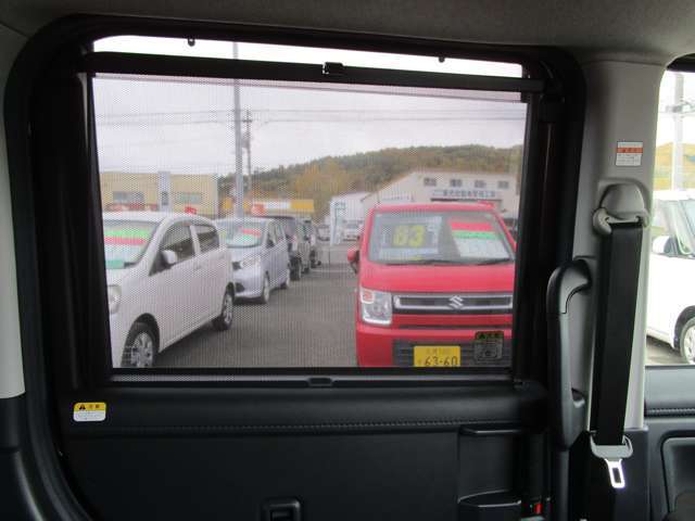 スライドドアにロールスクリーン付き！