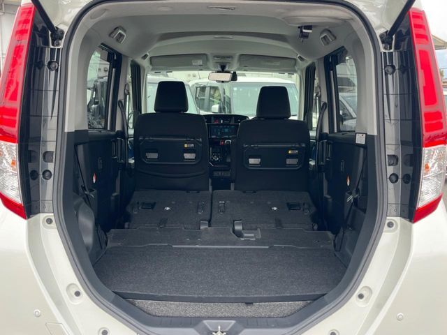 普段のお買い物や通勤、送迎等に十分な荷室スペースを確保しております。セカンドシートを倒すと、大きな荷物の積載も可能です♪