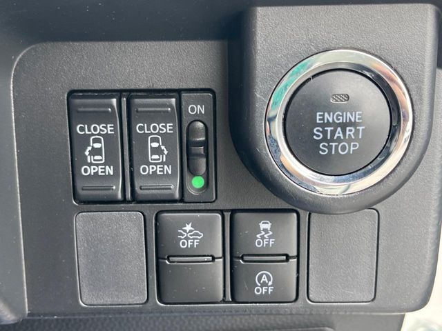 【両側パワースライドドア】スマートキーや運転席のスイッチで後席両側スライドドアの開閉が可能♪電動だから力を入れてドアを開ける必要が無く、小さなお子様でも簡単に開け閉めでき快適です♪