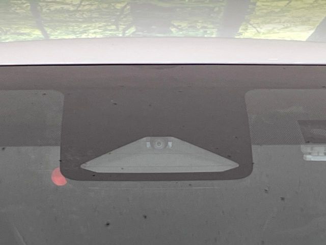 【トヨタセーフティセンス】走行中に前方の車両等を認識し、衝突しそうな時は警報とブレーキで衝突回避と被害軽減をアシスト。より安全にドライブをお楽しみいただけます。