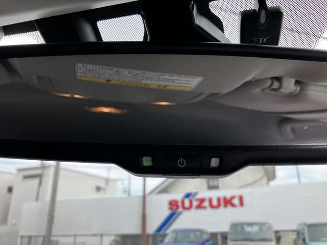★自動防眩ミラー★周囲の光や後続車のヘッドランプの明るさに応じて鏡面の反射率を自動的に調整しまぶしさを軽減します！