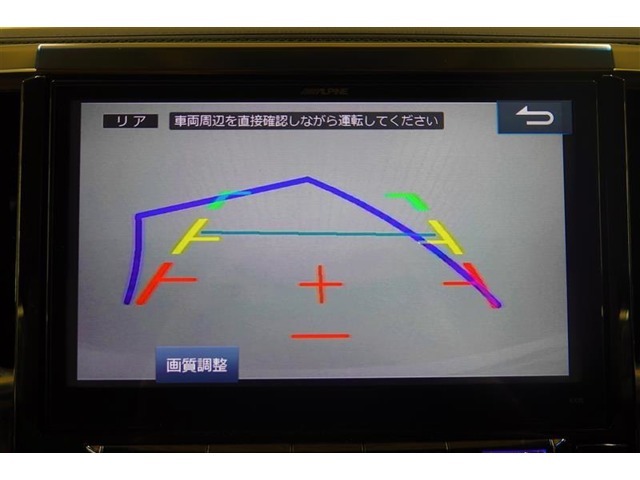 バックモニターで車庫入れや駐車もラクラク♪※あくまでも補助的な装置なので目視確認もお忘れなく。